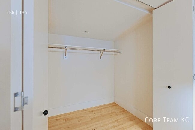 Building Photo - 310 E 39th-