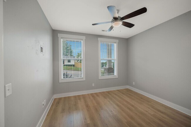 Building Photo - Stunning Modern Townhouse in the Heart of ...