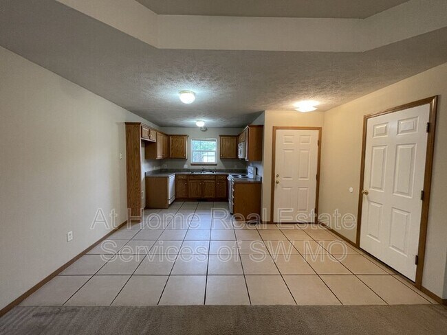 Building Photo - 4450 W La Siesta St