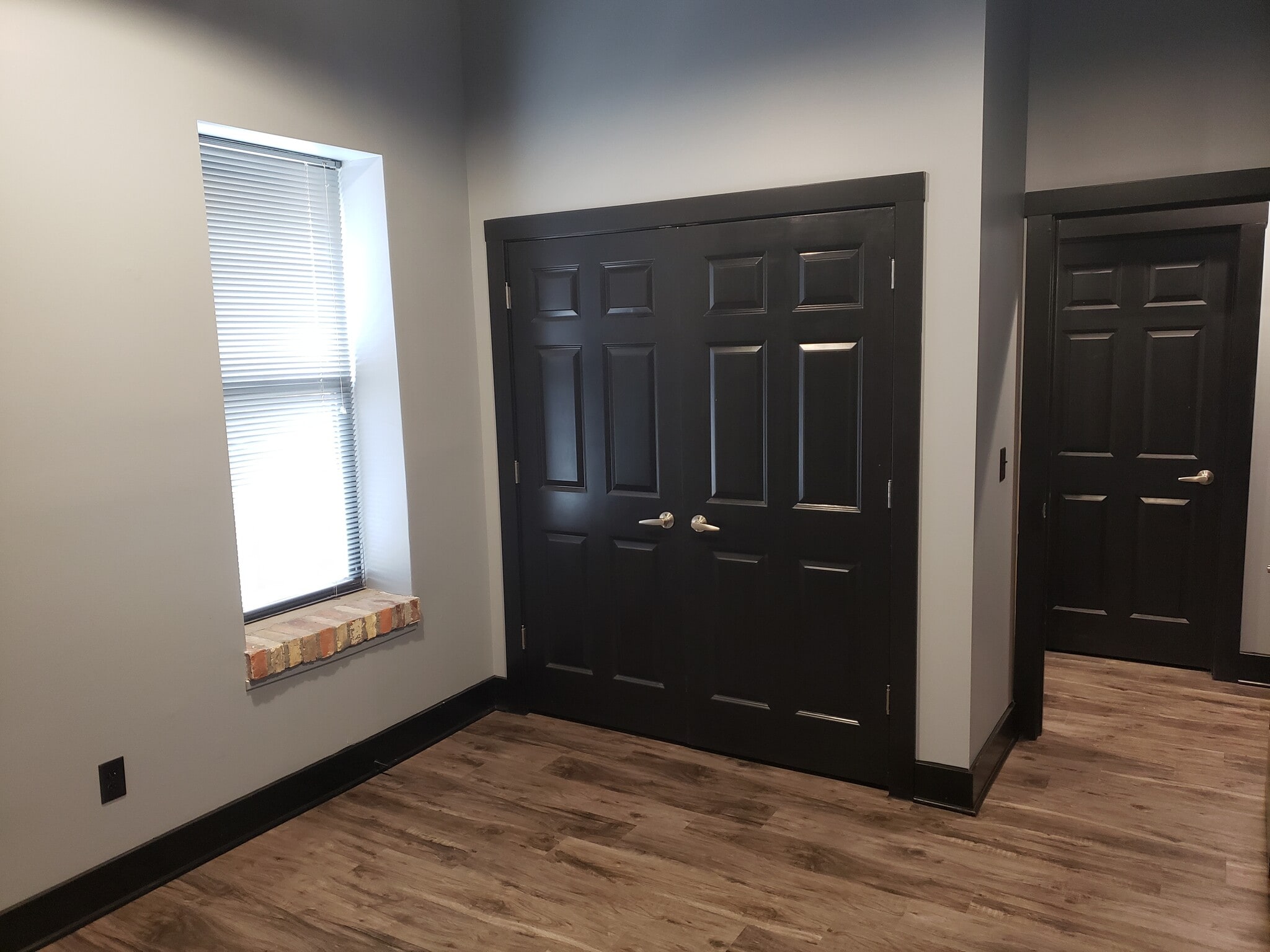 Building Photo - 329 S Washington Sq