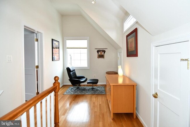 Building Photo - 854 N Liberty St