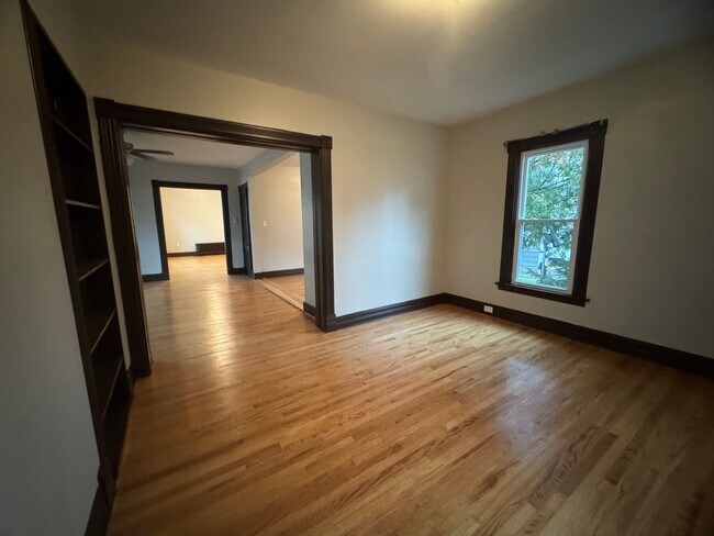 Building Photo - 9612 Bowman St