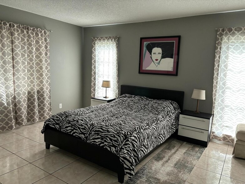 Building Photo - 1120 Boxwood Dr