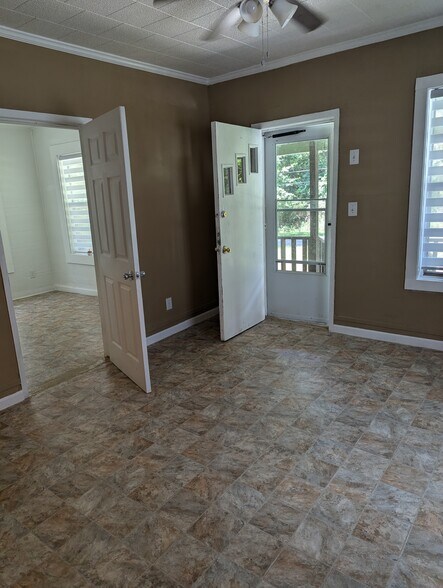 Building Photo - 117 Abernathy Ave