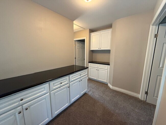 Building Photo - ***$2000 off second month rent*****White P...