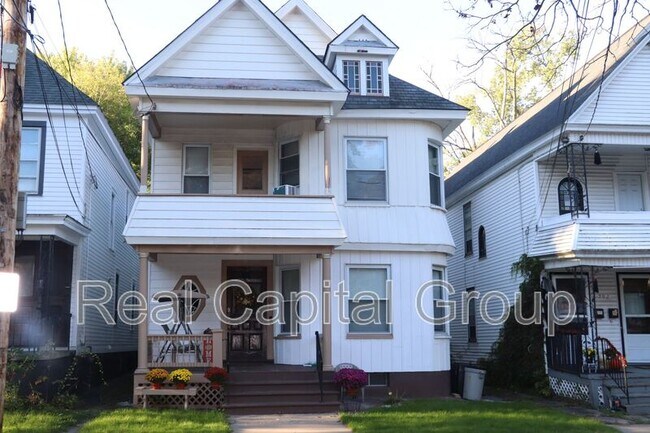 Primary Photo - 704 South Ave