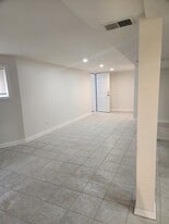 Building Photo - 4939 W Cornelia Ave