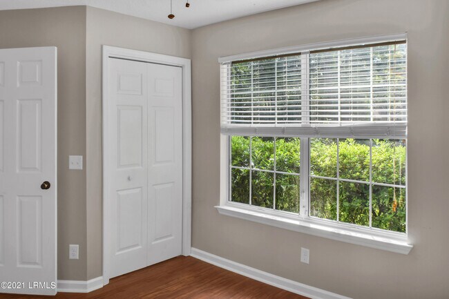 Building Photo - 25 Robin Way