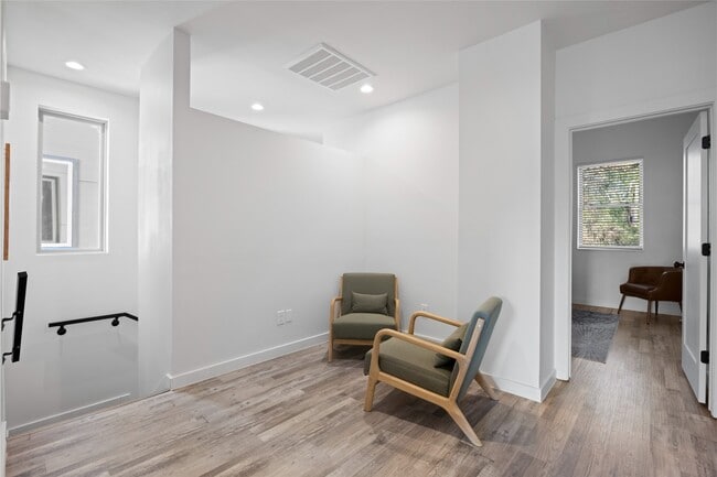 Building Photo - 13918 Bee Flower Ln