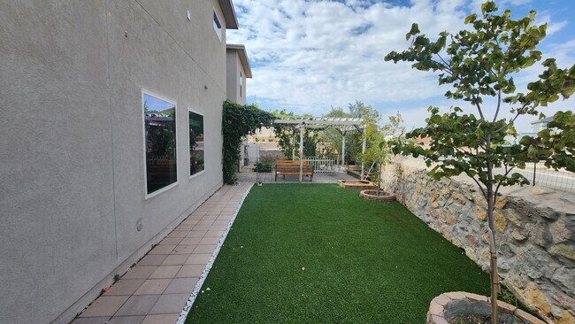 Building Photo - 4561 Mark Avizo