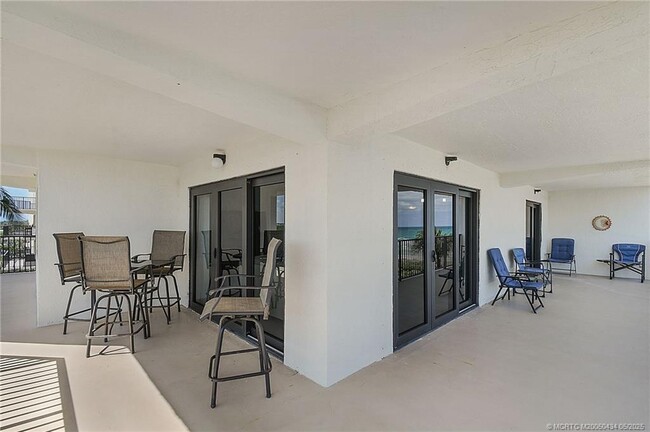 Building Photo - 10044 S Ocean Dr