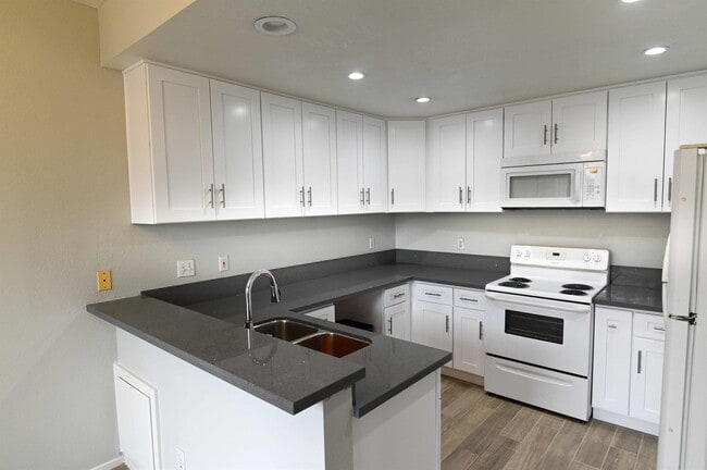 Building Photo - 146 Gallery Wy