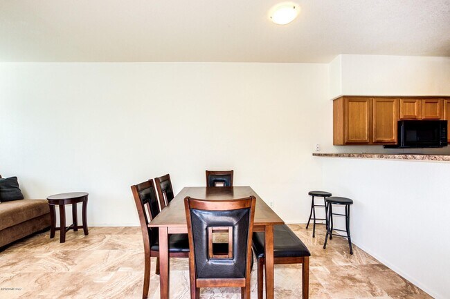 Building Photo - 1251 E Weimer Cir