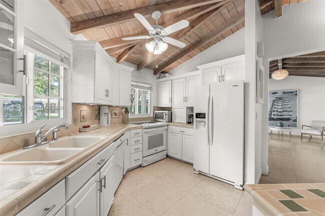 Building Photo - 7924 SW 50th Ct