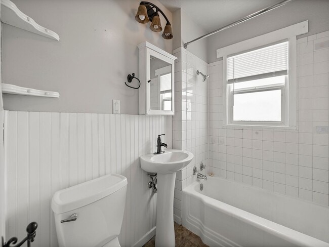 Building Photo - Excellent 3-Bed, 2-Bath Home in Heart of Cheyenne, WY!