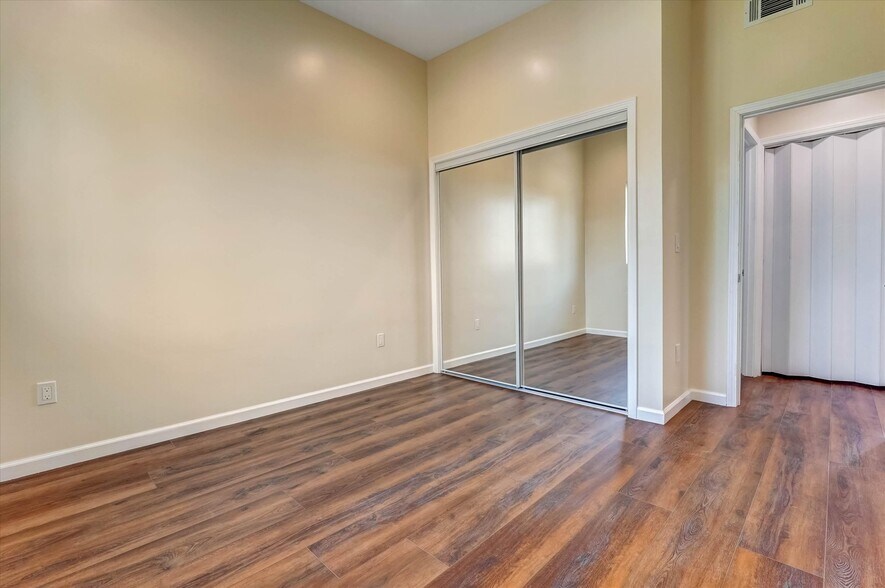 Building Photo - 17095 Kingsbury St