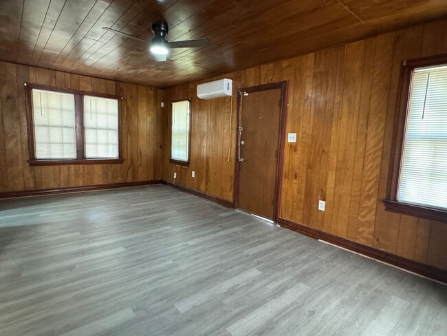 Building Photo - 1505 SW 8th St