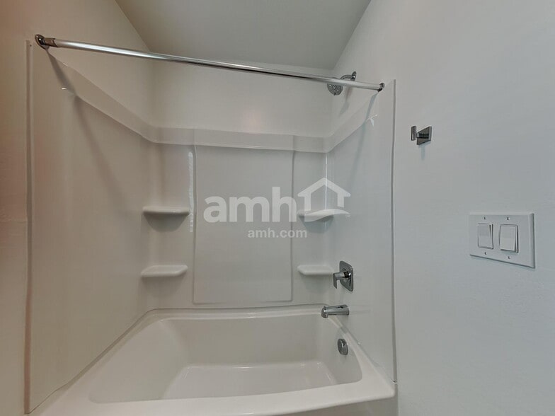 Building Photo - 9754 W Luxton Ln