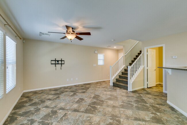 Building Photo - GORGEOUS HOME WITH TONS OF UPGRADES*MOUNTA...
