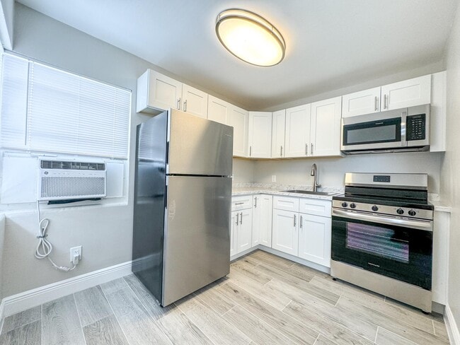 Building Photo - 710 10th St