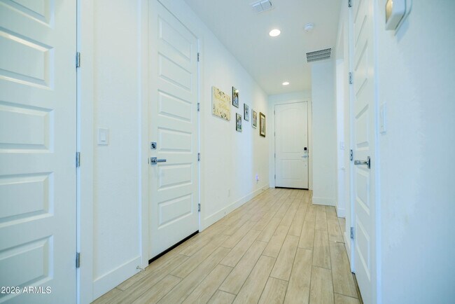 Building Photo - 21513 E Sparrow Dr