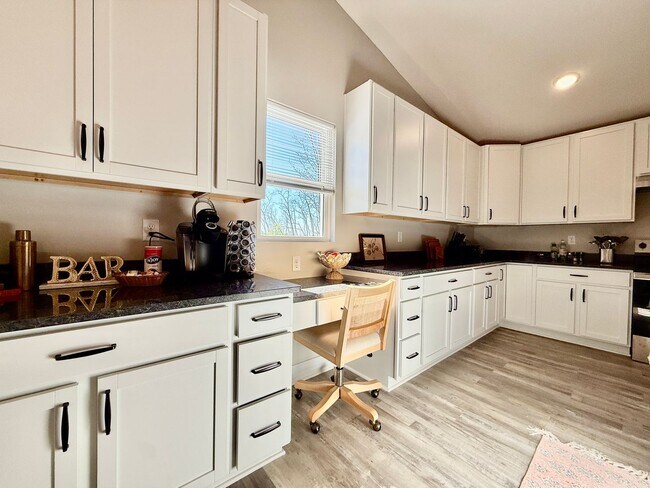 Building Photo - 5 Bed 3 Bath Home With Hot Tub In West Chester, OH