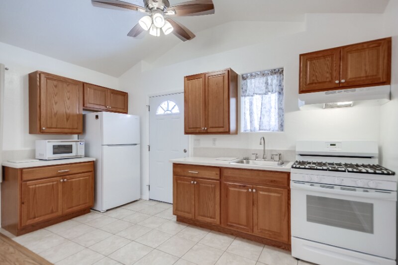 Building Photo - 9177 Creekford Dr