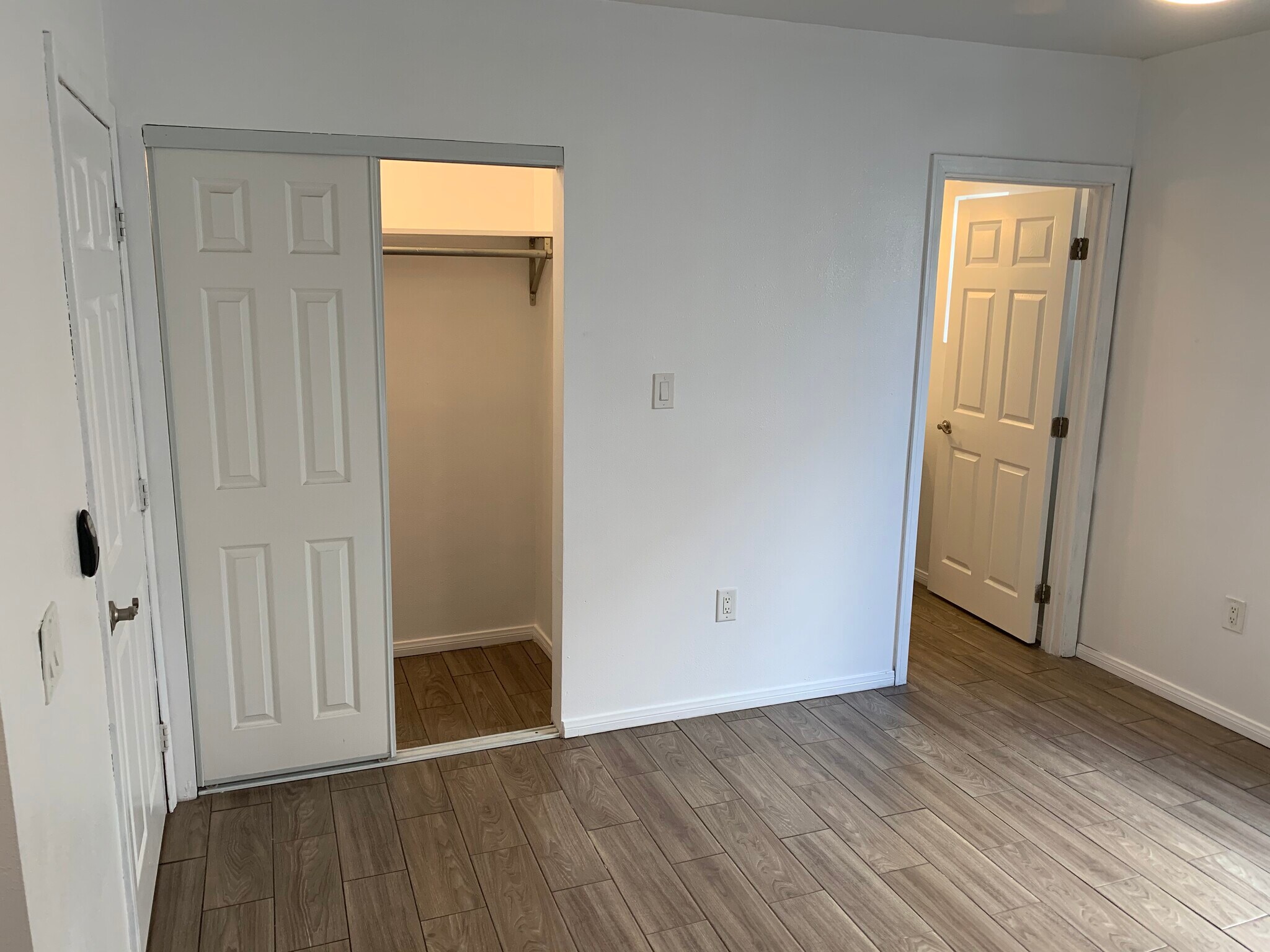 Closet 2 - 526 Brooks Ave