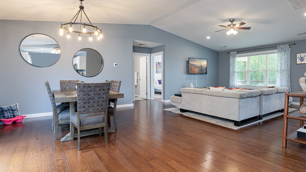 Open Concept Living Area - 664 Old Fort Rd