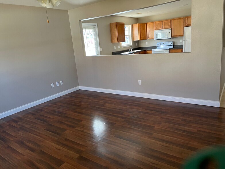 Building Photo - 303 B St