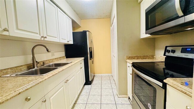 Building Photo - 5501 Pokeweed Ct