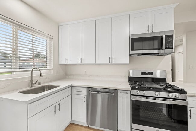 Building Photo - Nice 5 bedroom house on Ewing!