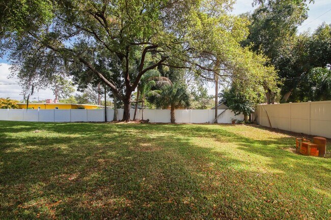 Building Photo - Englewood Annual Pool Home for Rent