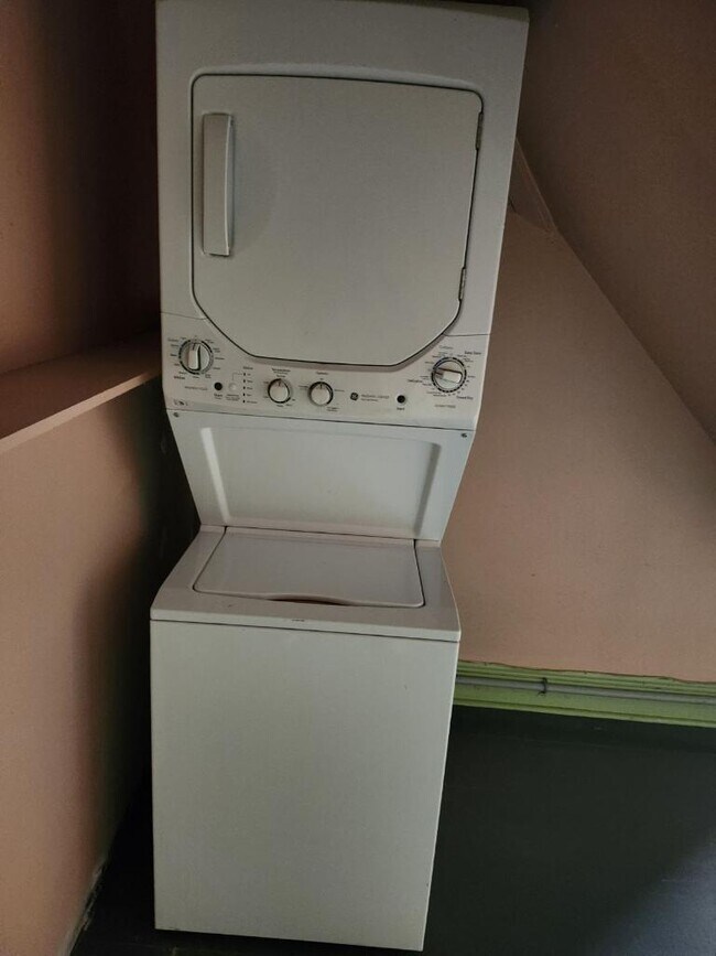 Building Photo - 2415 Saint Charles Ave