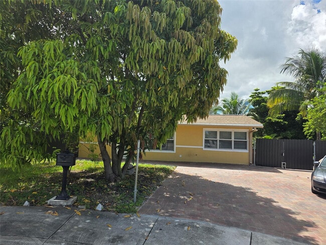 Building Photo - 4031 NE 8th Ave