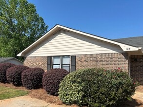 Building Photo - 120/122 Deer Creek Dr