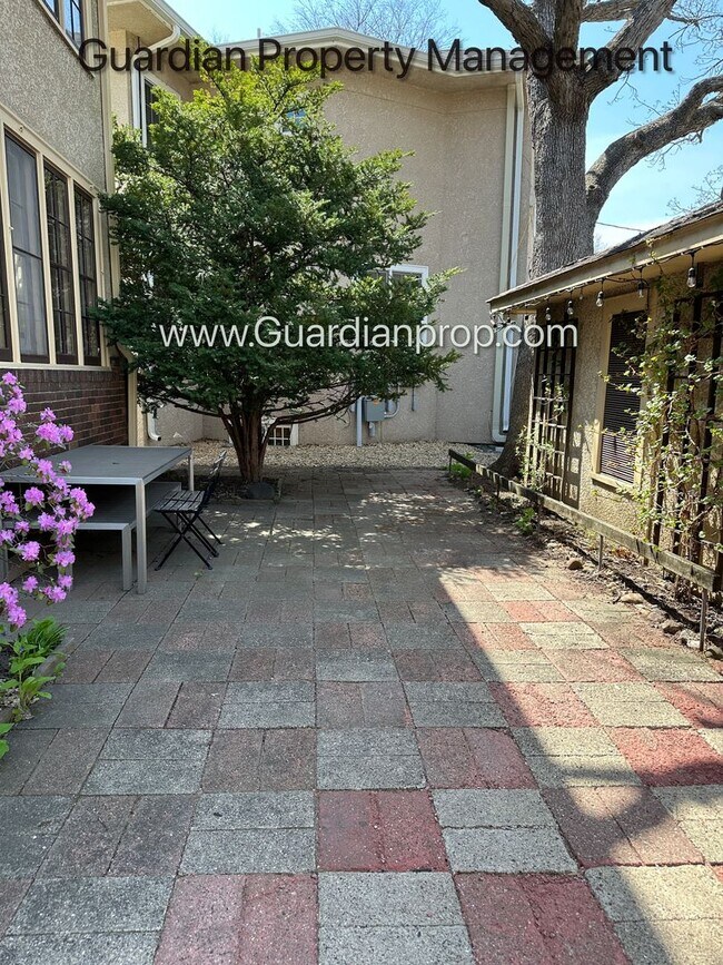 Building Photo - Lake is the Isles Single Family Home, 2 Car Garage, Dishwasher, Fenced Yard