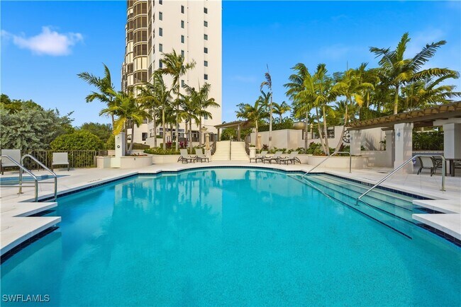 Building Photo - 8990 Bay Colony Dr