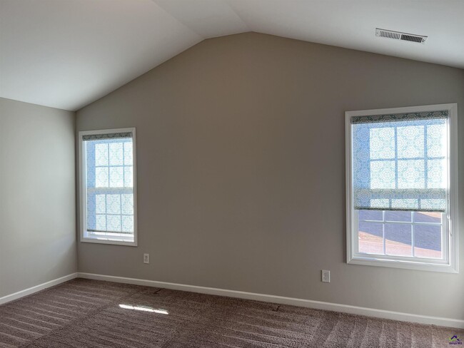 Building Photo - 401 Tivoli Wy