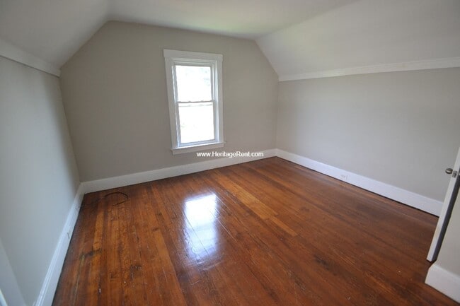 Building Photo - Single Family 2 Bedroom House in Lockland