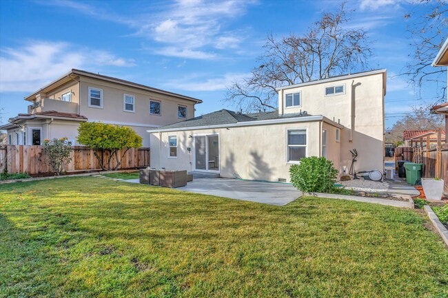 Building Photo - 354 Dana St