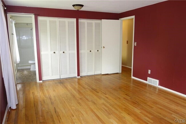 Building Photo - 4600 Brookhill Dr S