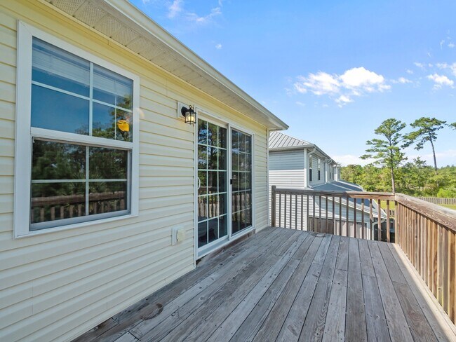 Back Porch - 139A James Ave