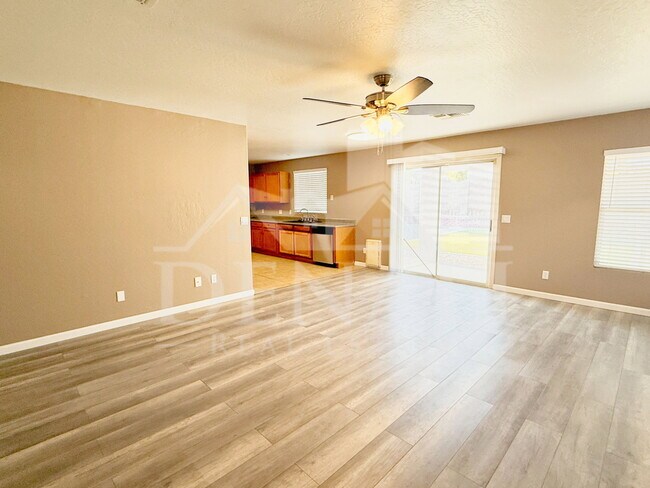 Building Photo - 11810 W Sunnyside Dr