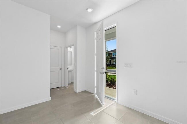 Building Photo - 736 Overpool Ave