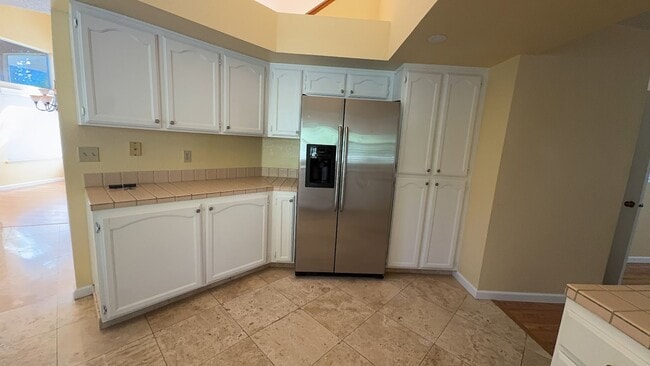 Building Photo - 649 Daffodil Dr