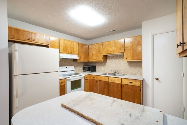 Building Photo - Sweet 3-Bedroom 2-Bathroom Home Less Than ...