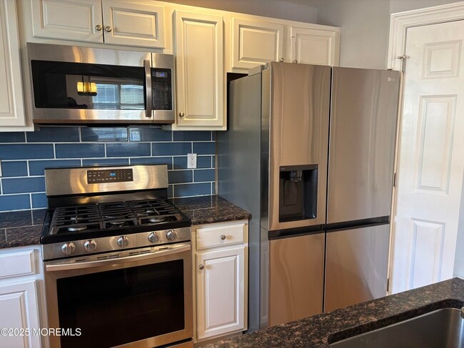 Building Photo - 112 N Broadway