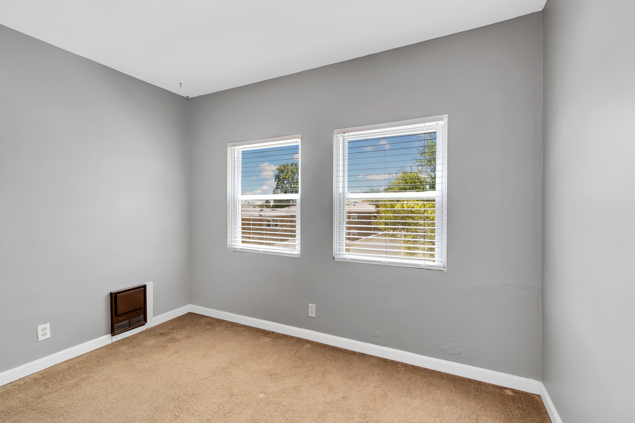 Building Photo - 5012 Chippewa St