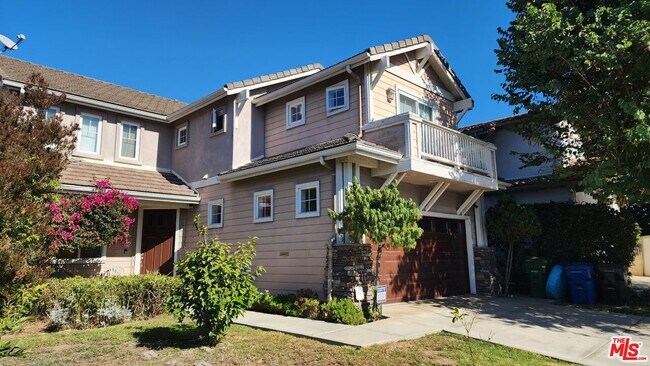 Primary Photo - 4936 Beloit Ave